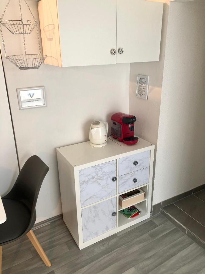 Modernes Zimmer Mit Kuechenzeile Und Bad Denkte Экстерьер фото