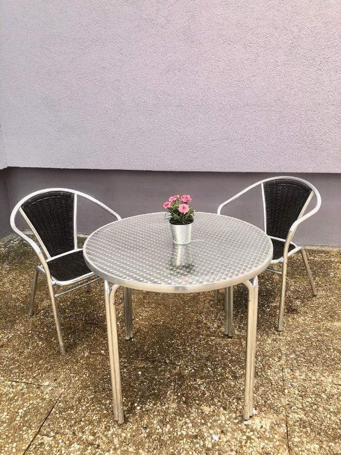 Modernes Zimmer Mit Kuechenzeile Und Bad Denkte Экстерьер фото